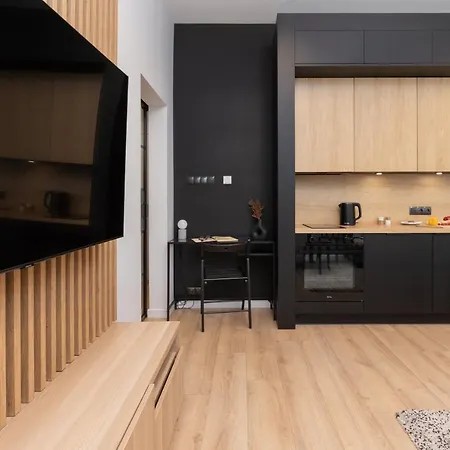 Atmospheric Near The Train Station By Renters Apartmán