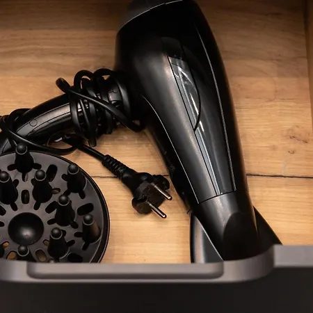 Atmospheric Near The Train Station By Renters Appartement *