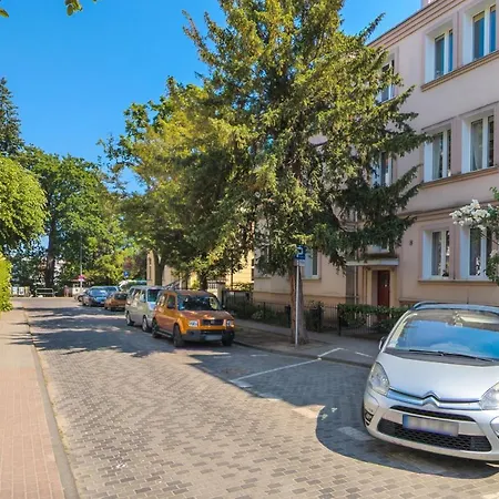 Atmospheric Near The Train Station By Renters Appartement