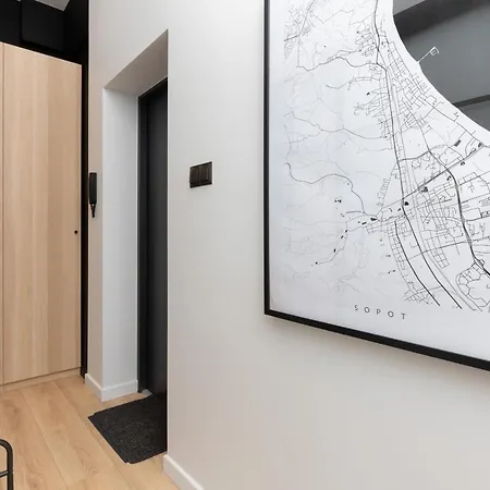 Apartment Atmospheric Near The Train Station By Renters *
