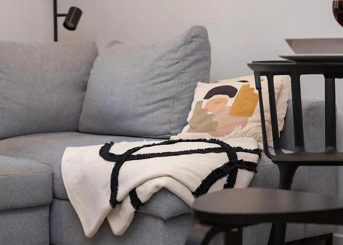 Appartement Atmospheric Near The Train Station By Renters *