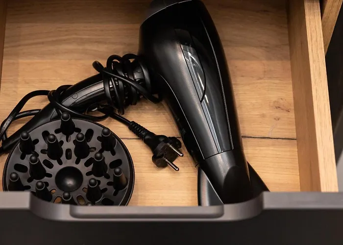 Atmospheric Near The Train Station By Renters Appartement *