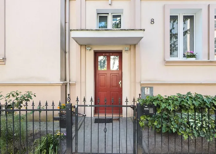 Appartement Atmospheric Near The Train Station By Renters Sopot